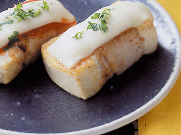 豆腐の豚ロールチーズ焼き