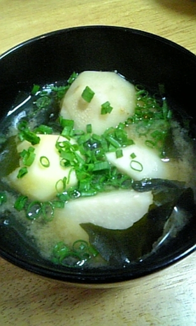 里芋のお味噌汁の写真