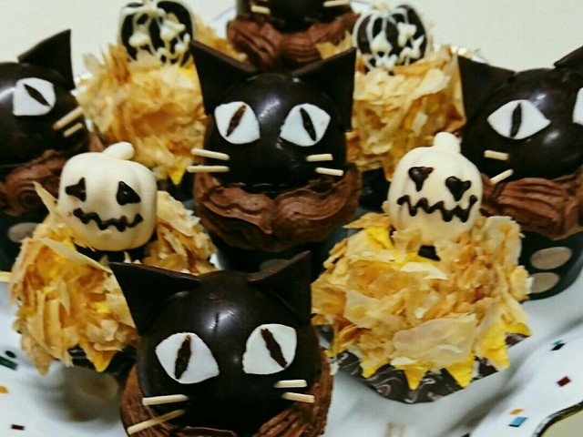 黒猫のカップケーキデコレーションアイデア レシピ 作り方 By Cupoftea クックパッド 簡単おいしいみんなのレシピが349万品