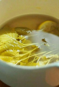 薬膳茶。レモンバームと柚子蜂蜜茶