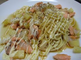 鮭とジャガイモのドレッシングパスタ