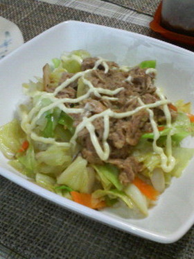 ツナマヨ丼ガーリックキャベツのせ♪