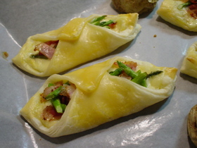 ☆簡単♪アスパラベーコンのチーズパイ