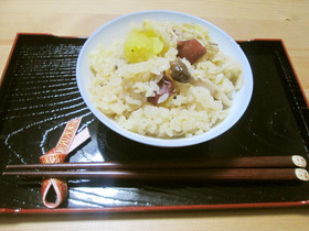 丸ごとさつまいもときのこの炊き込みご飯