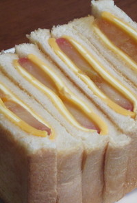 林檎と濃厚クリーミーチーズトーストサンド