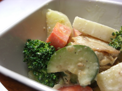 冬野菜、セロリと帆立の胡麻マヨサラダの写真