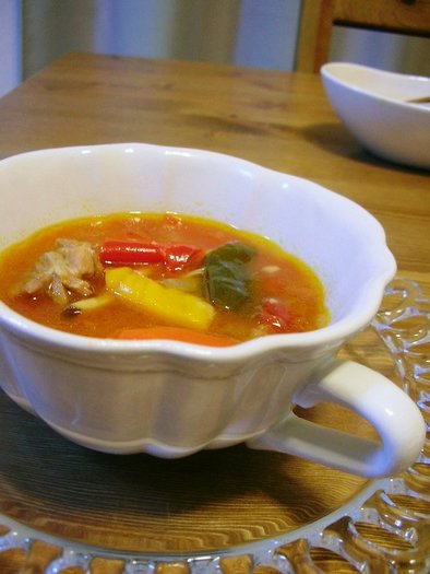 チキンとパプリカのトマトスープの写真