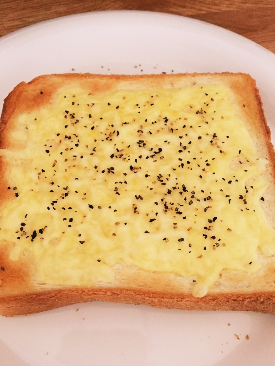 ブラックペッパーチーズトーストの画像