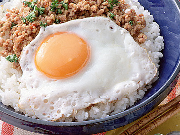 にんにく風味のそぼろ丼