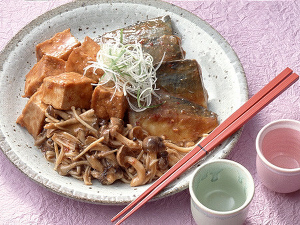 厚揚げときのこ入りのピリ辛味さばのみそ煮
