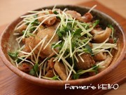 かいわれだいこんと鶏皮の塩レモン和えの写真