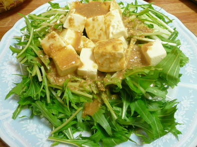 妹の♡豆腐と水菜のごまドレサラダ。の写真