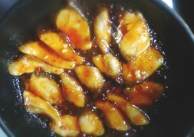 イナダのピリ辛一口照り焼き