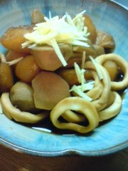 簡単。イカとサトイモの煮物の写真
