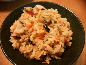 まるしいたけと生姜とアサリの炊き込みご飯