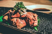 フォアグラみたいな低温調理の鶏レバーの写真
