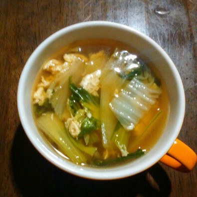 白菜とチンゲン菜のタマゴ中華スープの写真