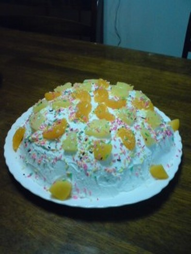 生クリームいっぱい♡ドーム型ケーキの写真
