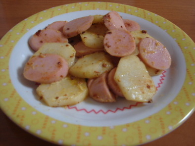 魚肉ソーセージとジャガイモのマヨカレ炒めの写真