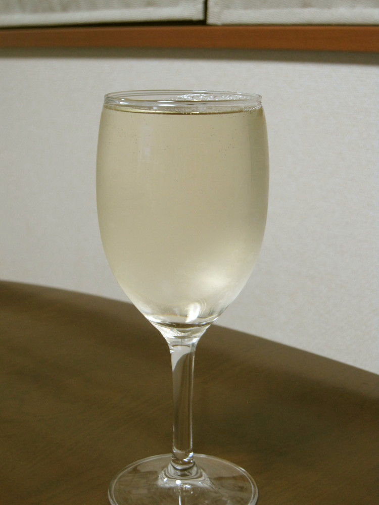 スプリッツァー（白ワインの炭酸水割り）の画像