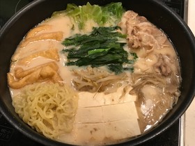 鍋つゆ素を使わない、濃厚豚骨しょうゆ鍋!