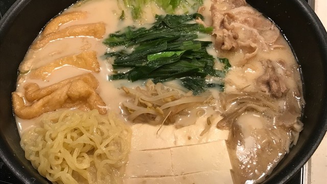 鍋つゆ素を使わない 濃厚豚骨しょうゆ鍋 レシピ 作り方 By クックまいななパパ クックパッド 簡単おいしいみんなのレシピが365万品