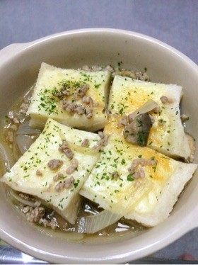 簡単!食パンとチーズでコンソメスープ