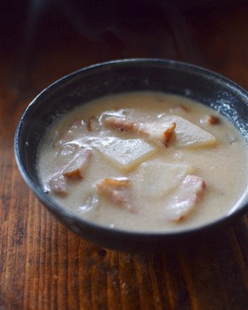 豆乳or牛乳の簡単カブとベーコンのスープ