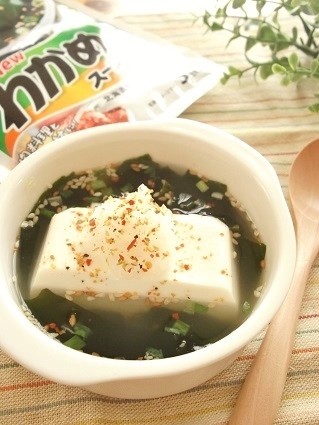 湯豆腐じゃないよ！絹ごし入りわかめスープの画像