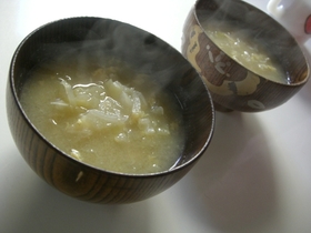 うちの定番☆キャベツと卵の味噌汁