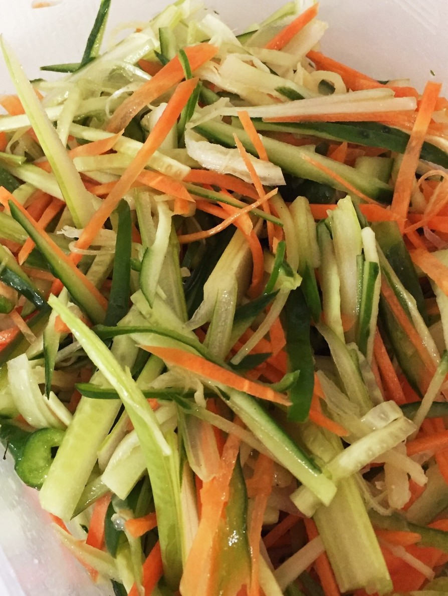 ☆さきいかでセロリと野菜の千切りサラダ☆の画像