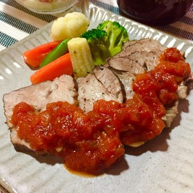 豚肉の紅茶煮とトマトソース