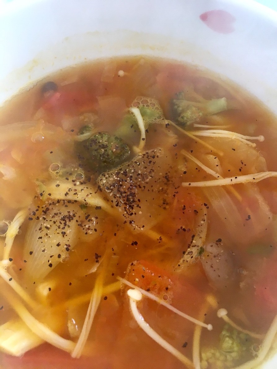ダイエットにも！10種類の野菜スープの画像