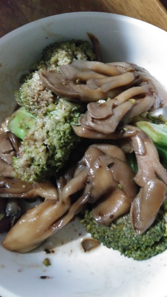 簡単中華風蒸し炒め煮☆舞茸とブロッコリーの画像