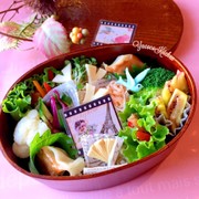 サバ南蛮漬け 餃子 ブーケサラダ秋弁当の写真