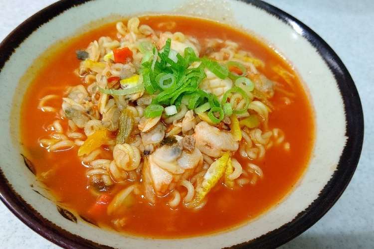 辛ラーメンアレンジ辛うまトマトラーメン レシピ 作り方 By Hrpnc クックパッド 簡単おいしいみんなのレシピが354万品