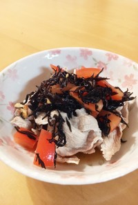 ゆで豚肉を✤ひじきトマトの麺つゆ酢で!?