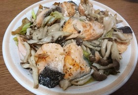 秋の味覚たくさんマヨクレイジーソルト炒め