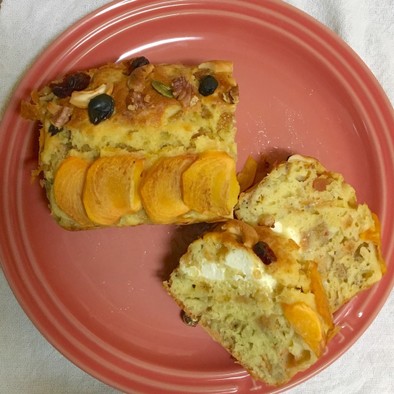 グラノラ入り柿とクリチのパウンドケーキの写真