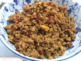 台湾ラーメンの命、台湾ミンチを作る