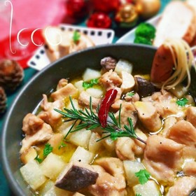おつまみに♪大根と鶏もも肉のアヒージョ