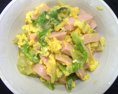 魚肉ソーセーシと白菜の卵とじの写真