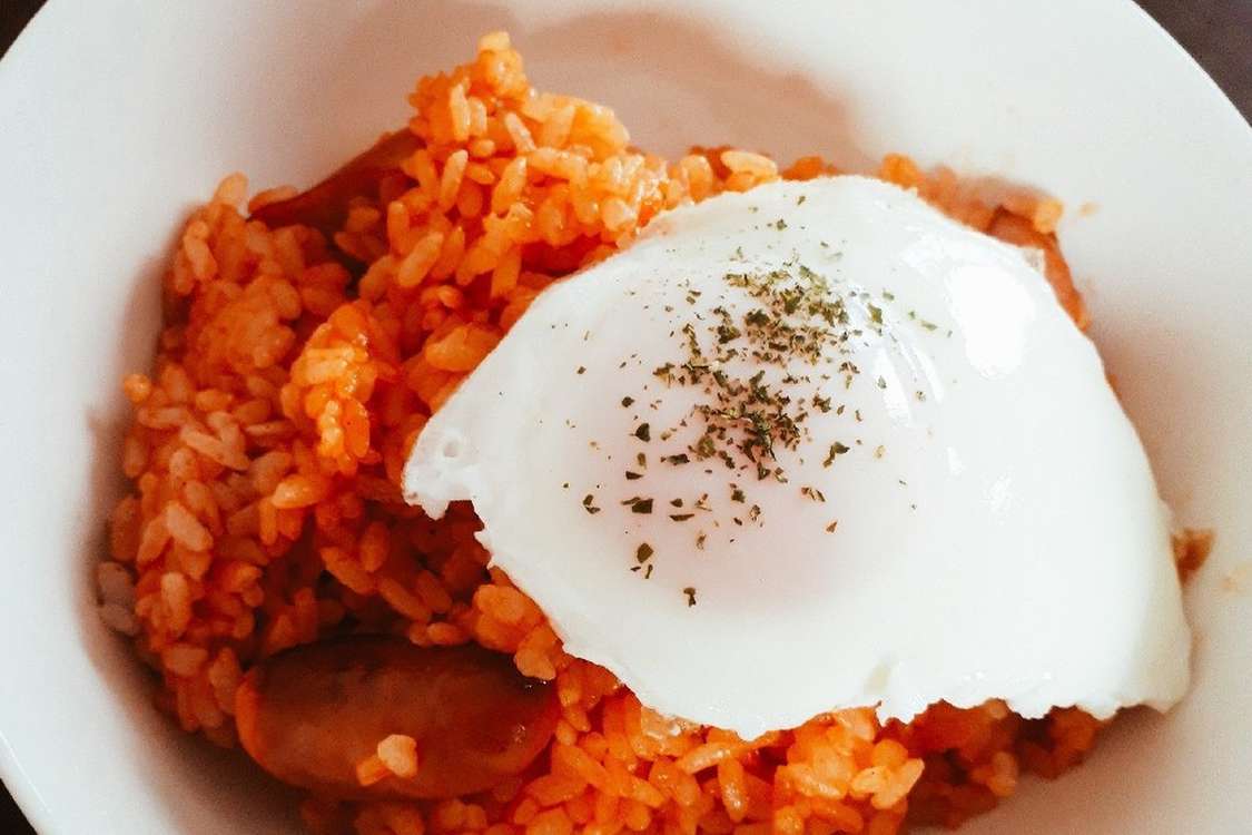 ケチャップライスon目玉焼き レシピ 作り方 By Minami78 クックパッド 簡単おいしいみんなのレシピが378万品