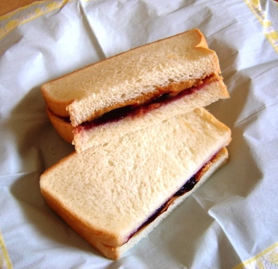 ピーナッツバター＆ジェリーサンドイッチの写真