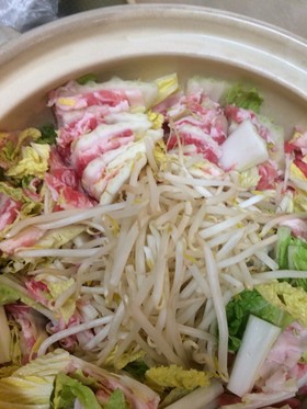 もやしで簡単カサ増し♡豚バラ白菜鍋