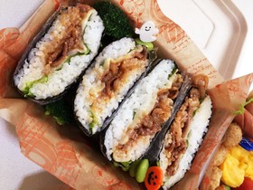 簡単焼肉チーズおにぎらず