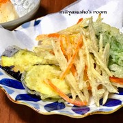 シンプルな牛蒡と茄子の天ぷらの写真