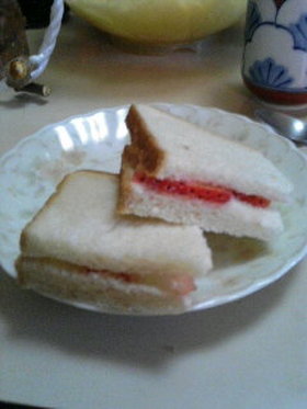 いちごサンド
