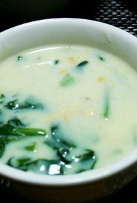 チンゲン菜の牛乳スープ（カレー風味）