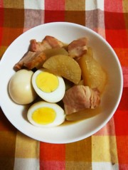 ブロックベーコンと大根&卵の煮物の写真